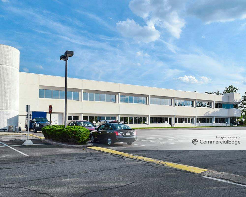 60 Charles Lindbergh Blvd, Uniondale, NY Office Space